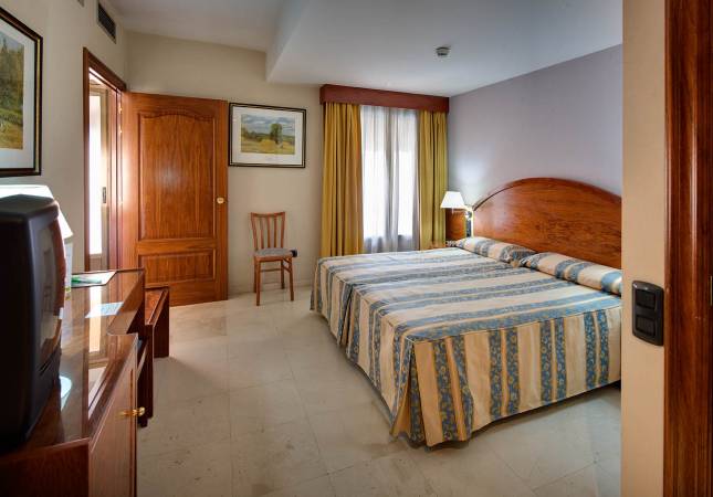 Espaciosas habitaciones en Hotel Reina Cristina. Relájate con nuestro Spa y Masaje en Teruel